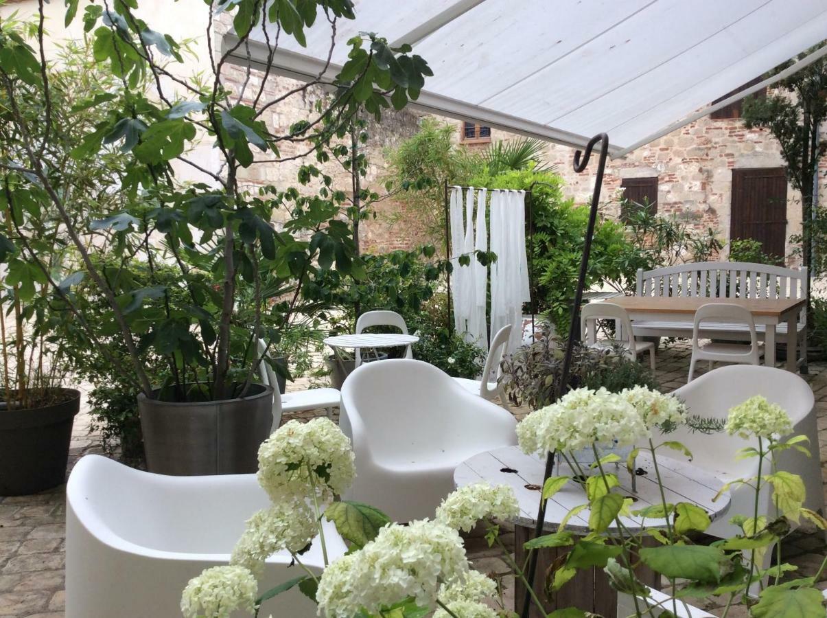 La Maison Sur La Place Penne-dʼAgenais エクステリア 写真
